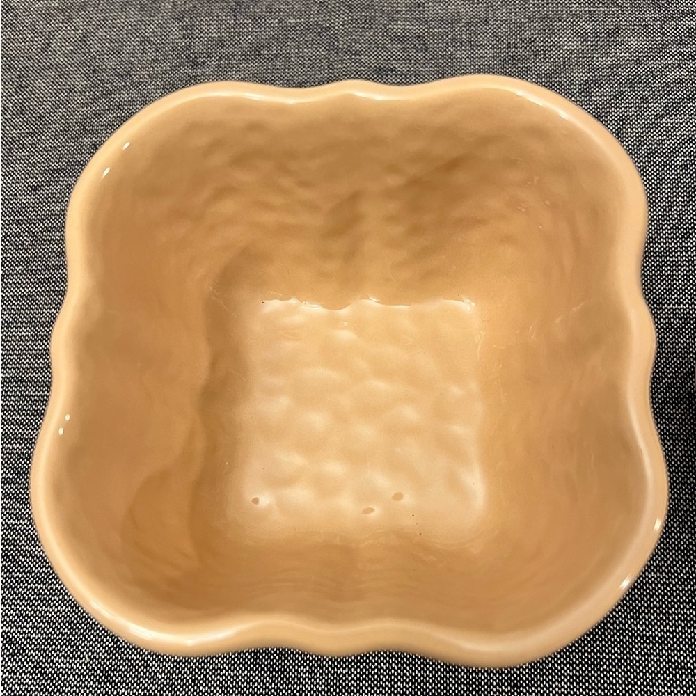 One Beige covered 16 Oz Figural Bowls Temp-tations Field of Flowers - Picture 4 of 7